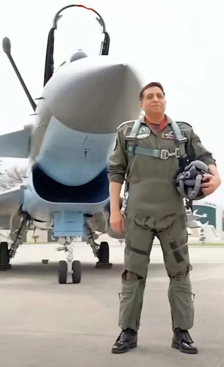 美媒定义，7日凌晨印巴空战，为“近代航空史上最大空战之一”！其实更准确点说，应
