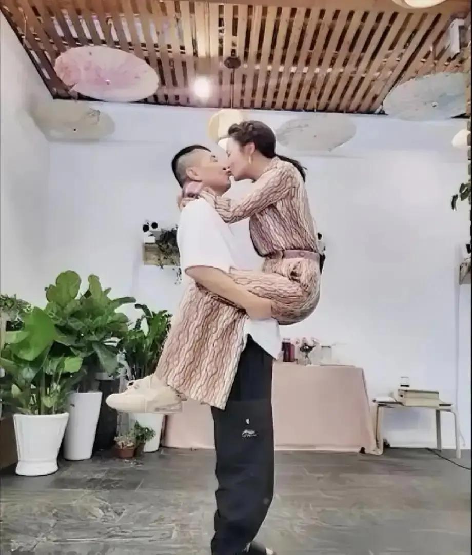 别再说吴越“输”了蒋勤勤。他们三个人，其实都赢了。赢在“确定”。