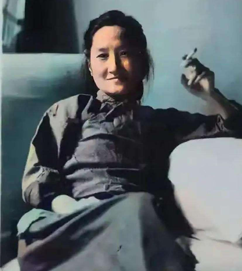 陆小曼曾号称“北平第一名媛”，一生与北洋陆军上校王庚、大诗人徐志摩两婚，后与上海