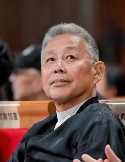陈道明说得太通透：“没有亲人，你能活；没有朋友，你能活；就算一个人，你也能好好