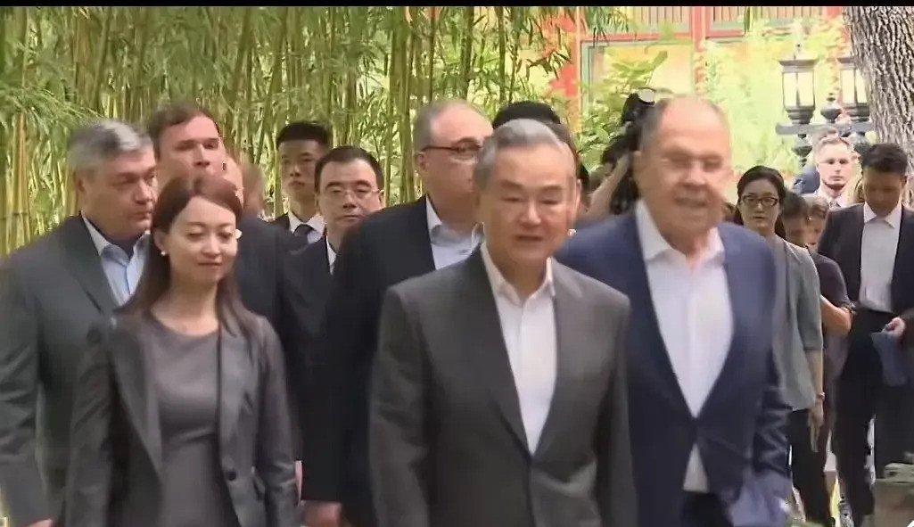 老拉又来中国了---咱们中国和俄罗斯的关系，那可真是铁瓷