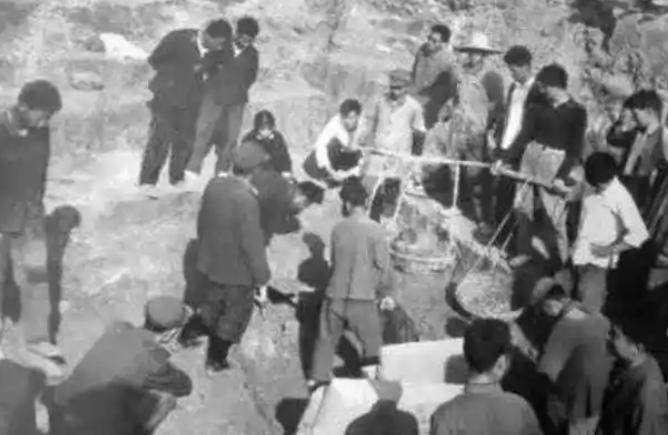 1973年，一代名臣包公墓被发掘，他的头骨被送往北京鉴定：包拯身高约1.65米（