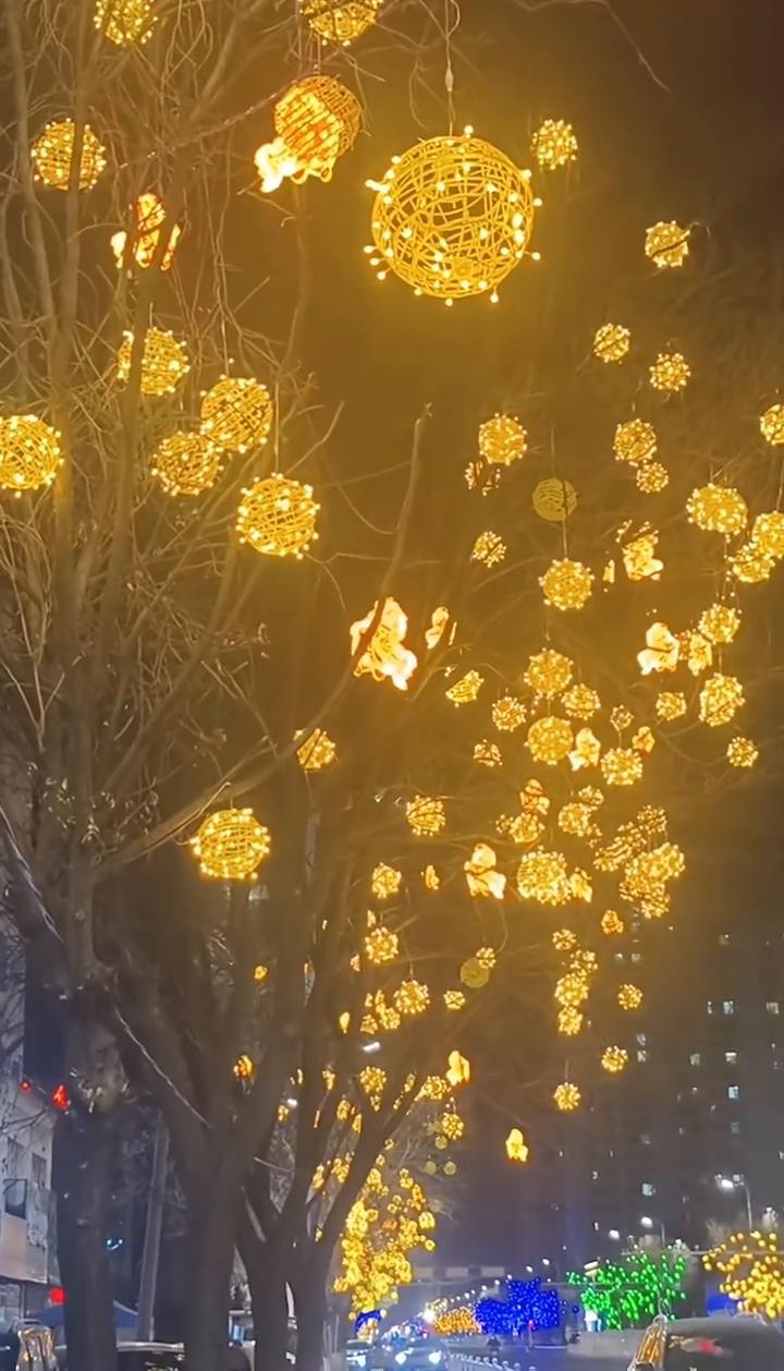 谁在悄悄斩断我们的文化根脉，谁在让中华千年的节日魂韵在所谓的规矩里慢慢消散。这十