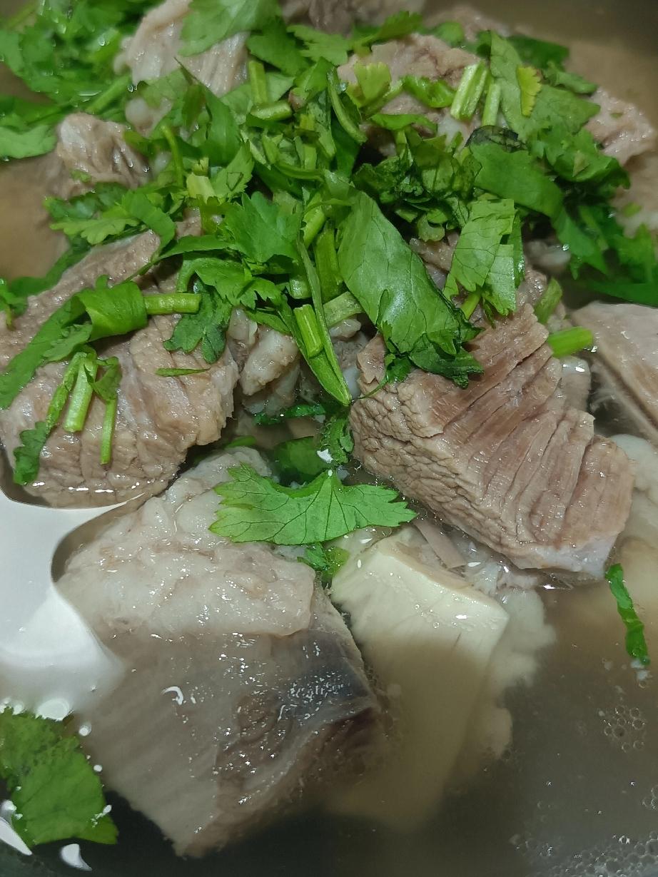 我老公说这两天都挺高兴的，为了庆祝一下我姐幸福生活的开始，今天晚上我们两口子想出