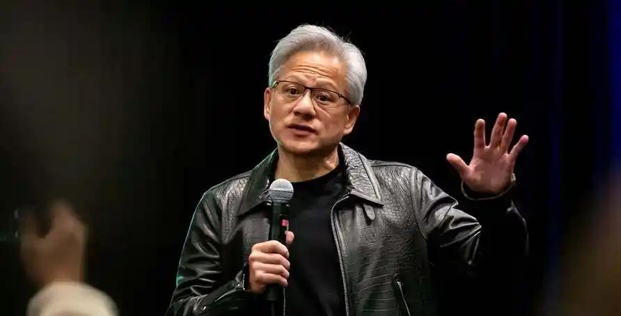 彻底摊牌了！5月5日，全球科技圈炸锅！英伟达CEO黄仁勋在美国米尔肯研究院全球峰