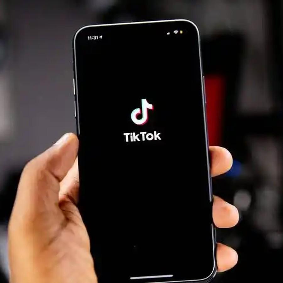 意大利防长公开夸中国版TikTok干净，骂西方版TikTok毒害他13岁女儿。同