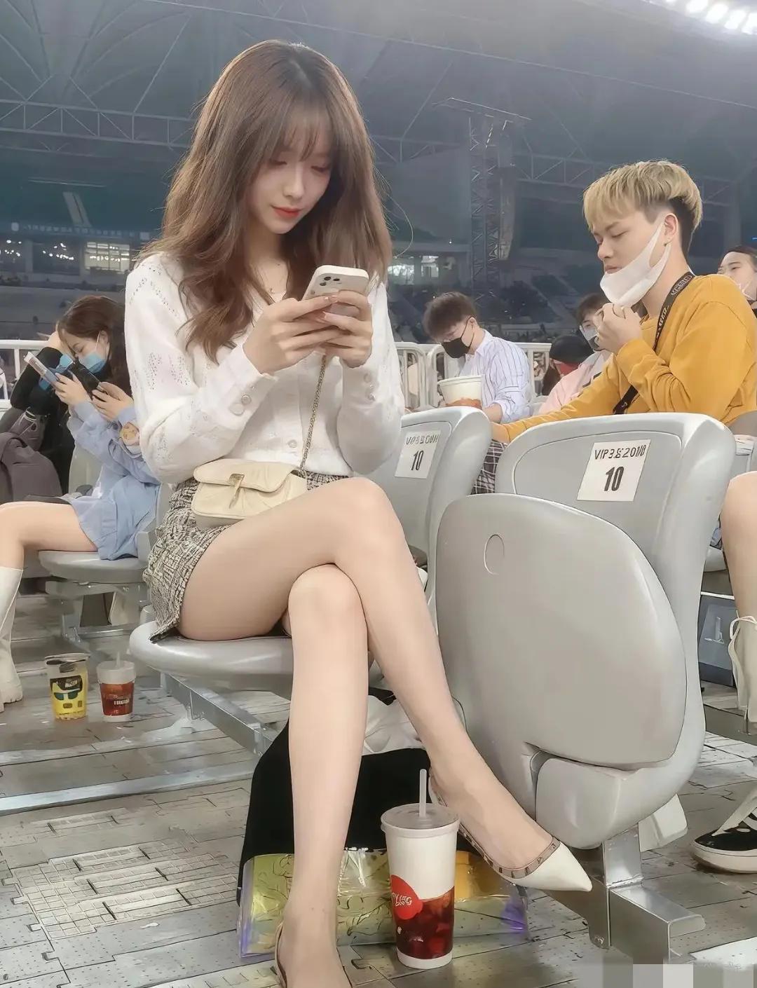 台下观众也是一道风景！[比心]