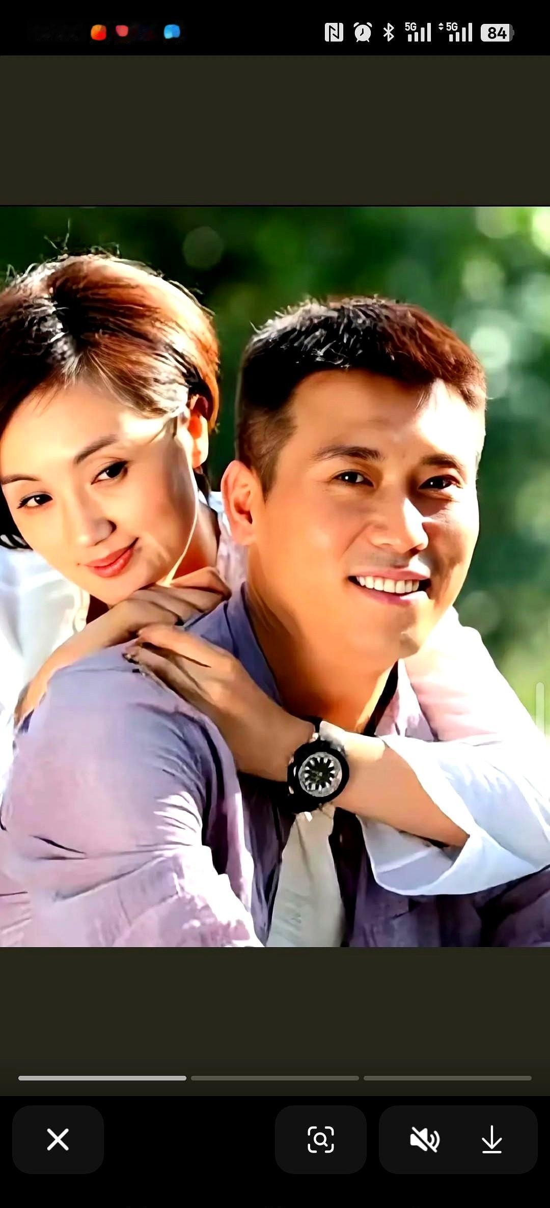 她没留下遗嘱。只留下一句话，夹在日记本最后一页。女儿翻开那本磨毛的笔记本，钢