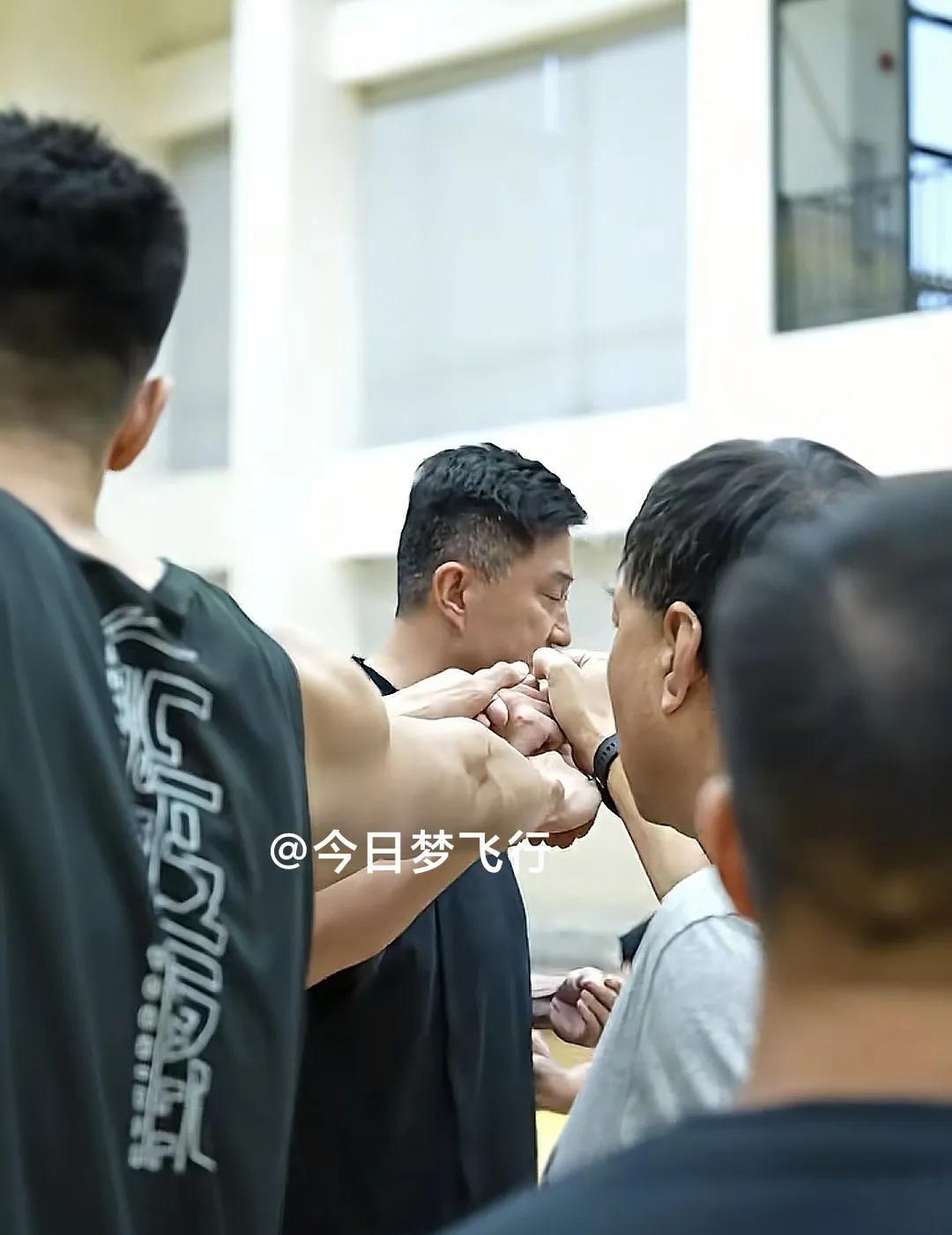 广东队2号位拥挤，会有球员离队吗？外援四节7人次，各支球队基本上都是配备四外援