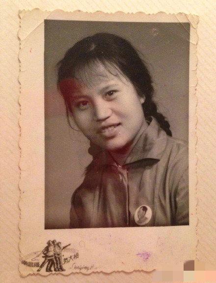 邓超的母亲接地气，她生了个逗比儿子邓超。孙俪的母亲时尚美丽，她生了个聪慧漂亮的女