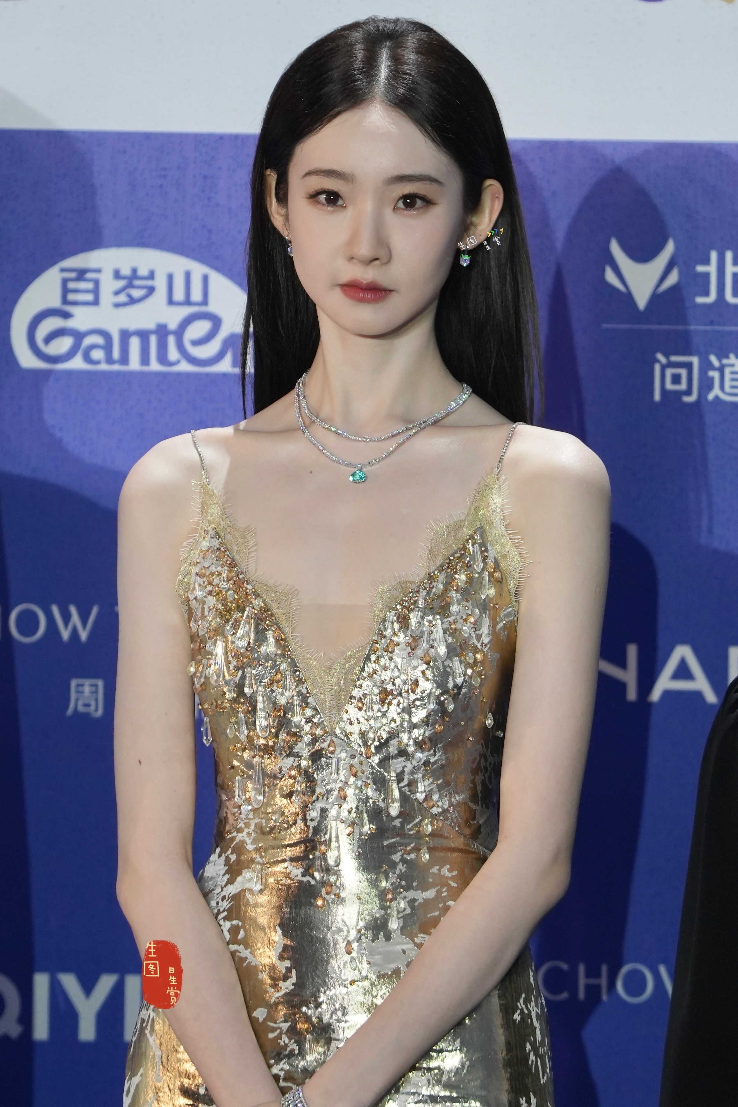 天鹅公主张艺凡，清瘦高挑北京国际电影节红毯出图张艺凡红毯最严厉的母亲