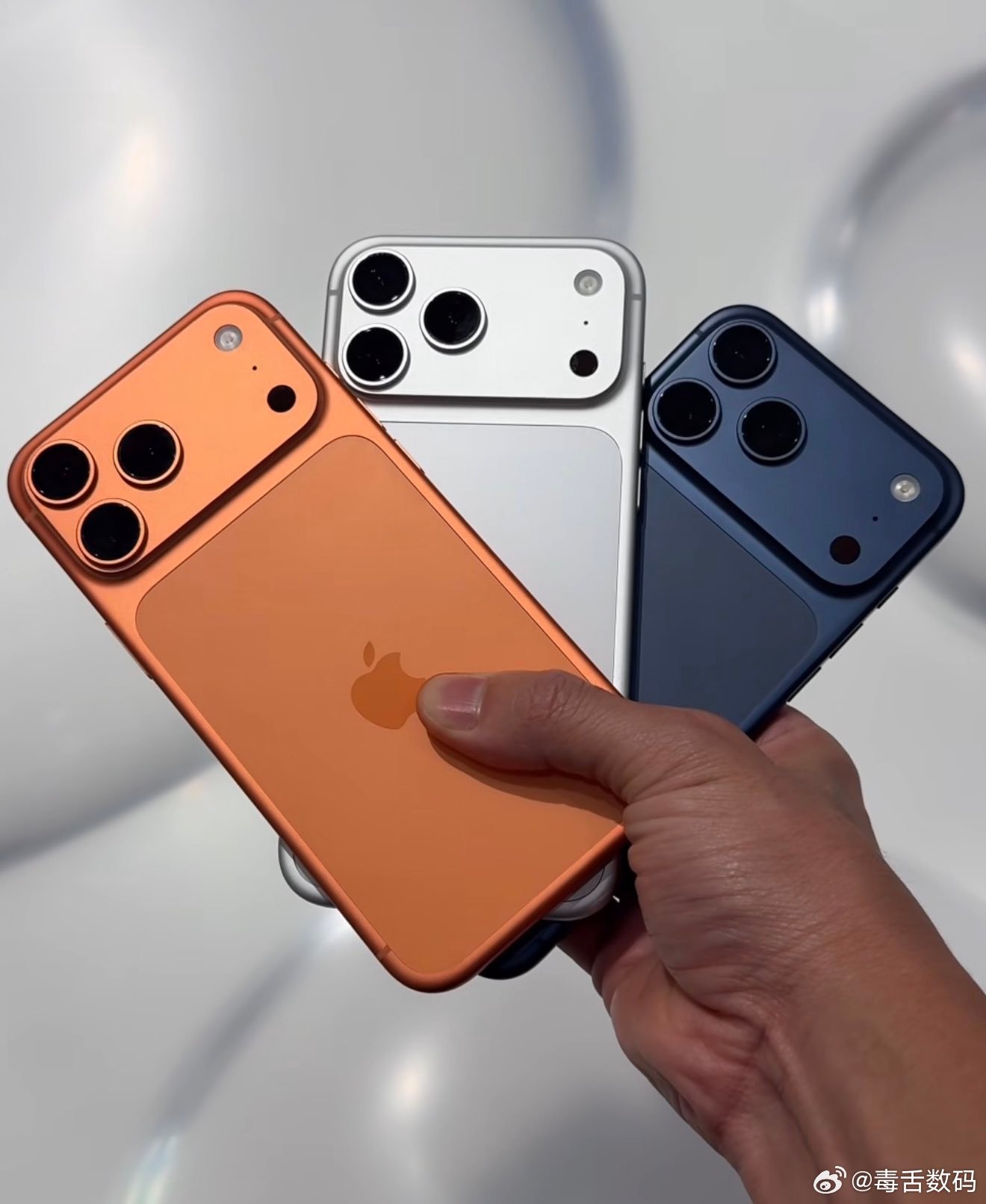 iPhone17系列明天就可以预购了，纠结好久选哪个颜色，最后决定还是选橙色吧，