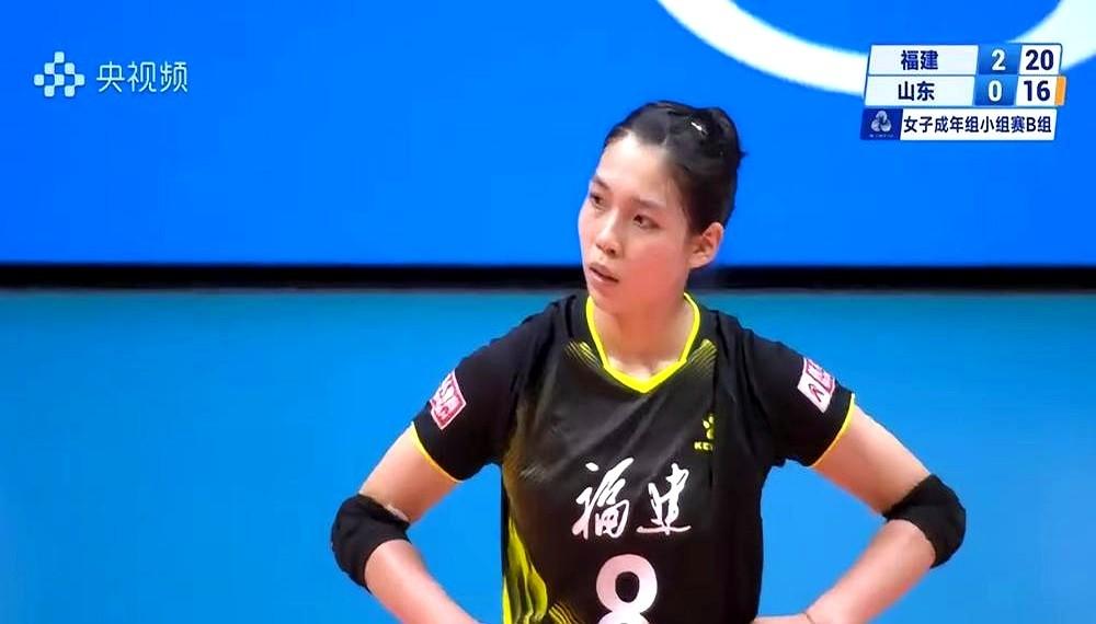 最近俩排球相关的事儿，真让人摸不着头脑。先说庄宇珊，国家队穿2号，回福建女排