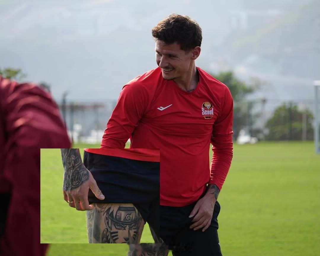 FC首尔外援克里马拉的纹身，是《火影忍者》里的鸣人。这哥们跟热刺的索兰克可以聊到