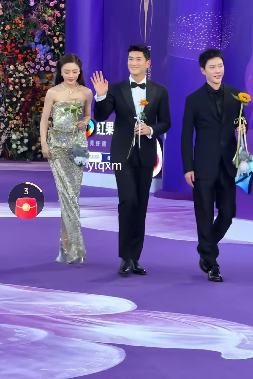 那绝对是冯绍峰更帅，杜江气质不如冯绍峰，冯绍峰很儒雅。
