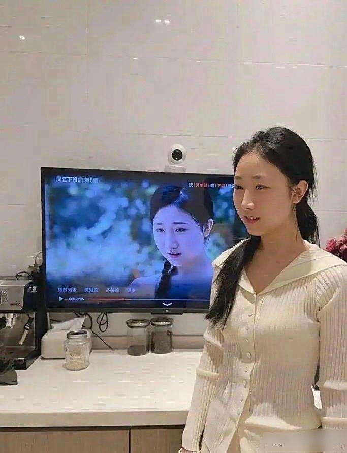 好多人说演员上镜胖10斤是真的，这个对比太明显了​​​