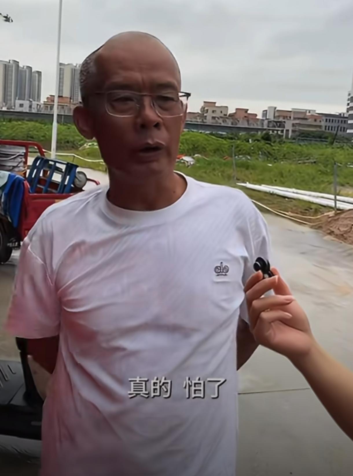 莫叔说，如果再来一波流量，他就关店。“怕了怕了，太麻烦，太复杂了。”这话