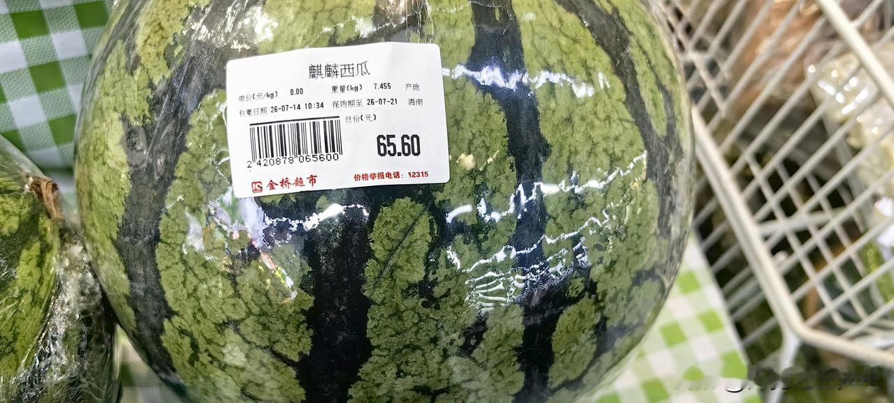  同是西瓜不同命：河南几分钱甩卖，温宿超市精品瓜单价破10元！逛温宿金桥超
