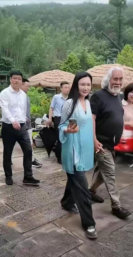 卖报，卖报，44岁杜星霖备孕第五胎！不知道75岁的张老对此有