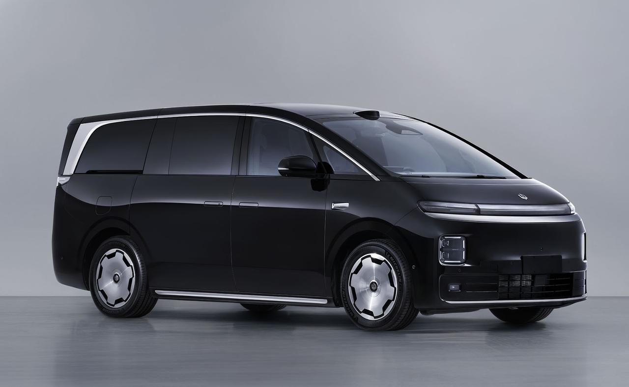 零跑D99登陆工信部申报信息，新车定位大七座MPV，采用2+2+3座椅布局，车身