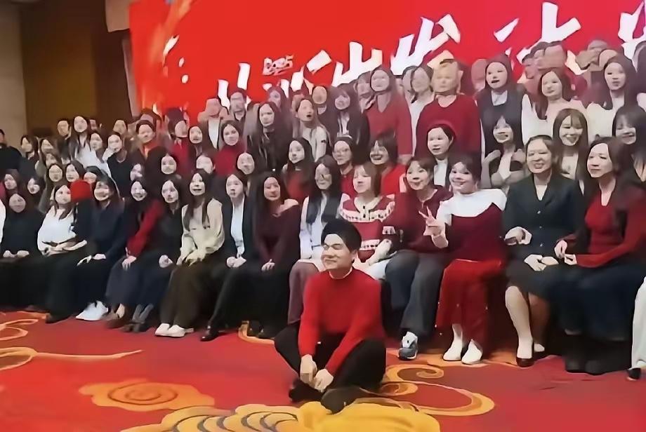 终于知道为什么那些人要合伙黑董宇辉了，不是因为董宇辉人品不行，更不是因为他们嫉妒