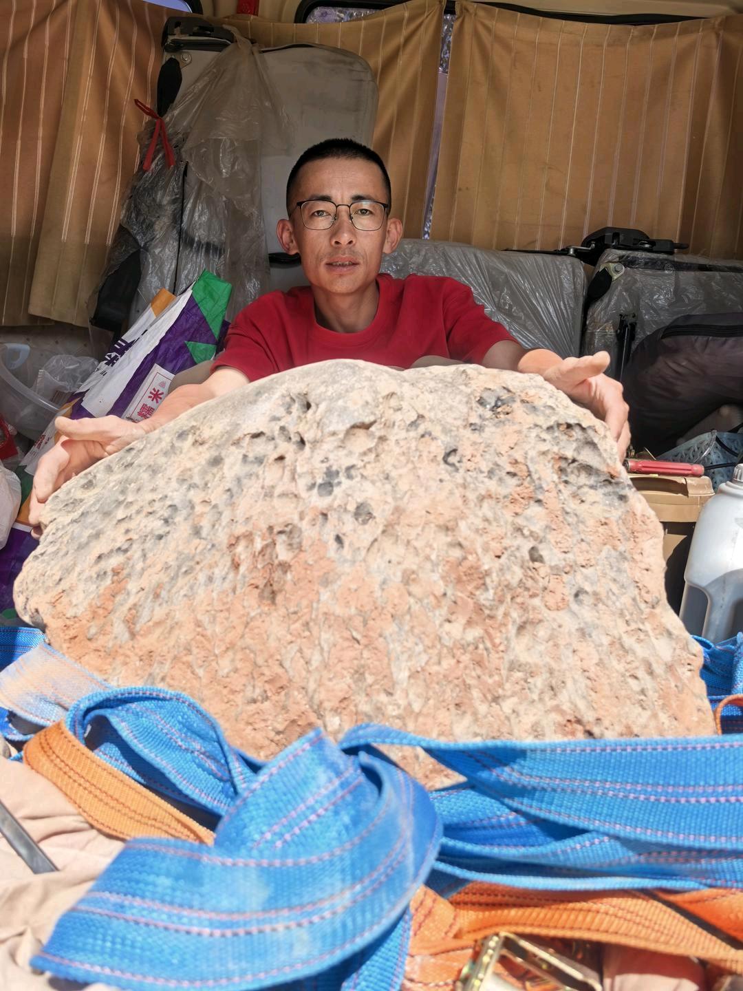 5月28日晚，一颗火流星划破广东茂名夜空，那爆炸声震耳，亮如白昼，视频一上网，中