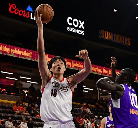 杨瀚森在场正负值一度达到-27, 全场比赛结束后正负值扳为0