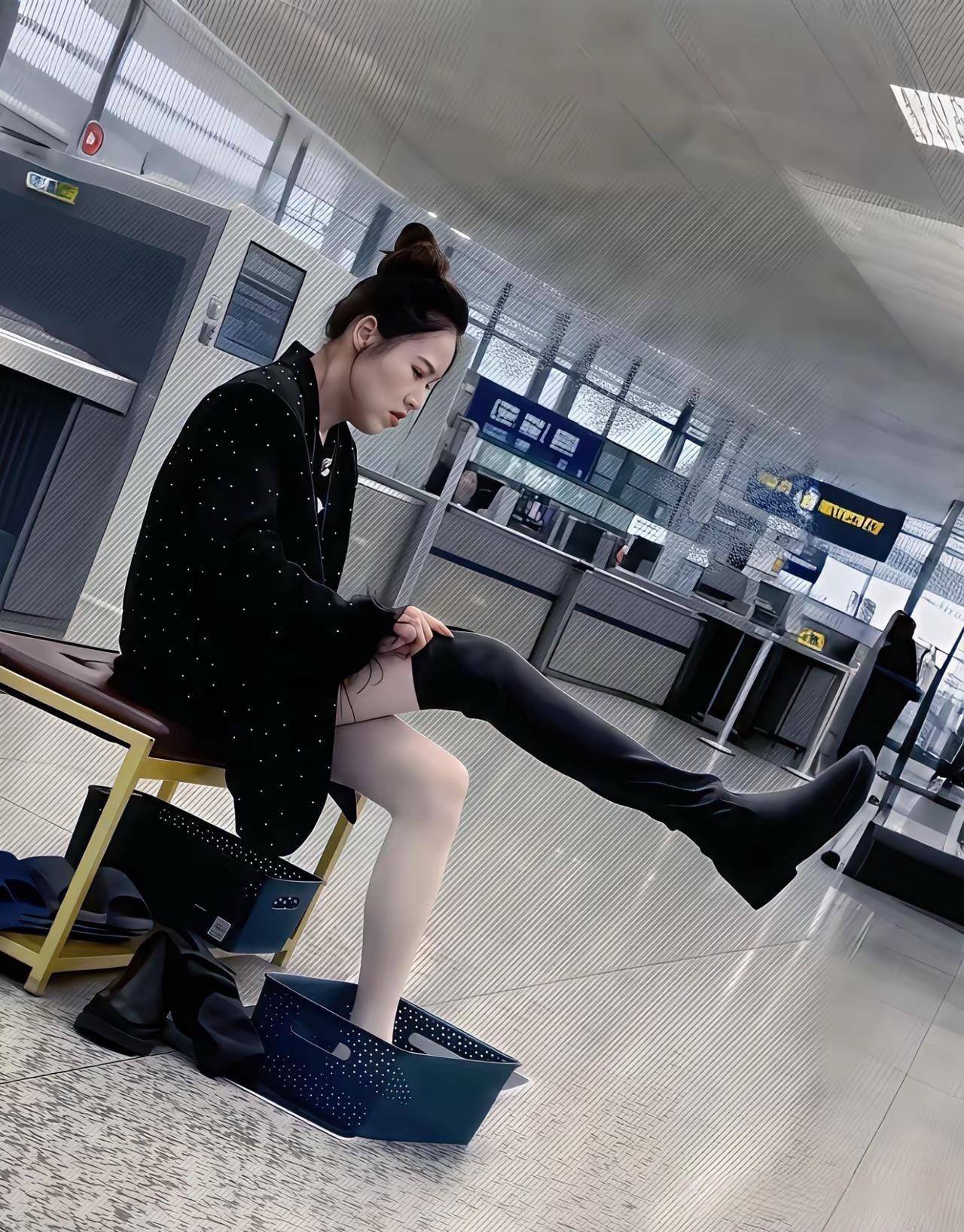 这怎么还要这样过安检呢