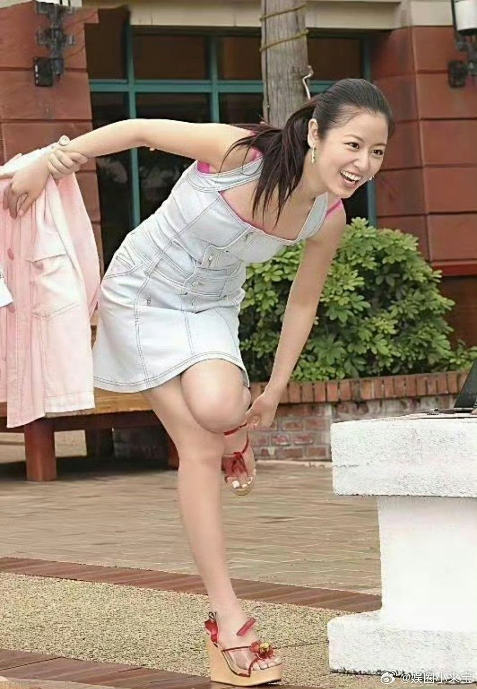 林心如美而不媚！年轻时候大家都说她长得老气，但是她的脸真的很有辨识度落落大方，怪
