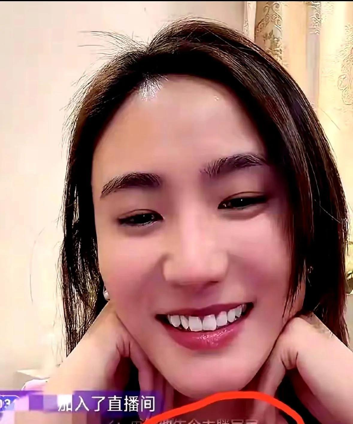 离婚后，李亚鹏icon每周都回前妻家遛狗、陪娃，甚至直播挣的钱，还一分不少打进共