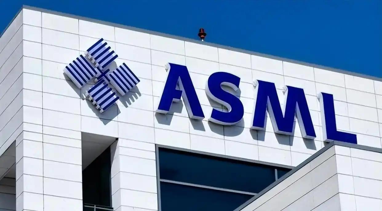 都以为稀土管制能按住荷兰，没想到人家反手就把中低端DUV光刻机也禁了，连老设备维