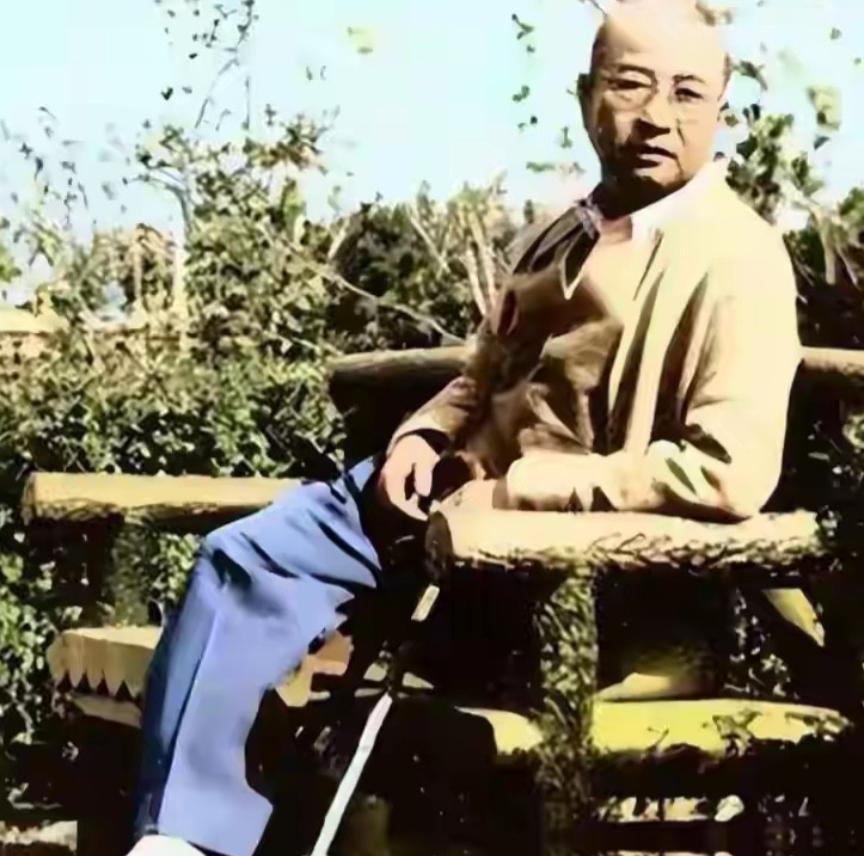 1952年，49岁的陈赓大将曾平静地对家人预言：“我受过电刑，恐怕活不过六十岁。