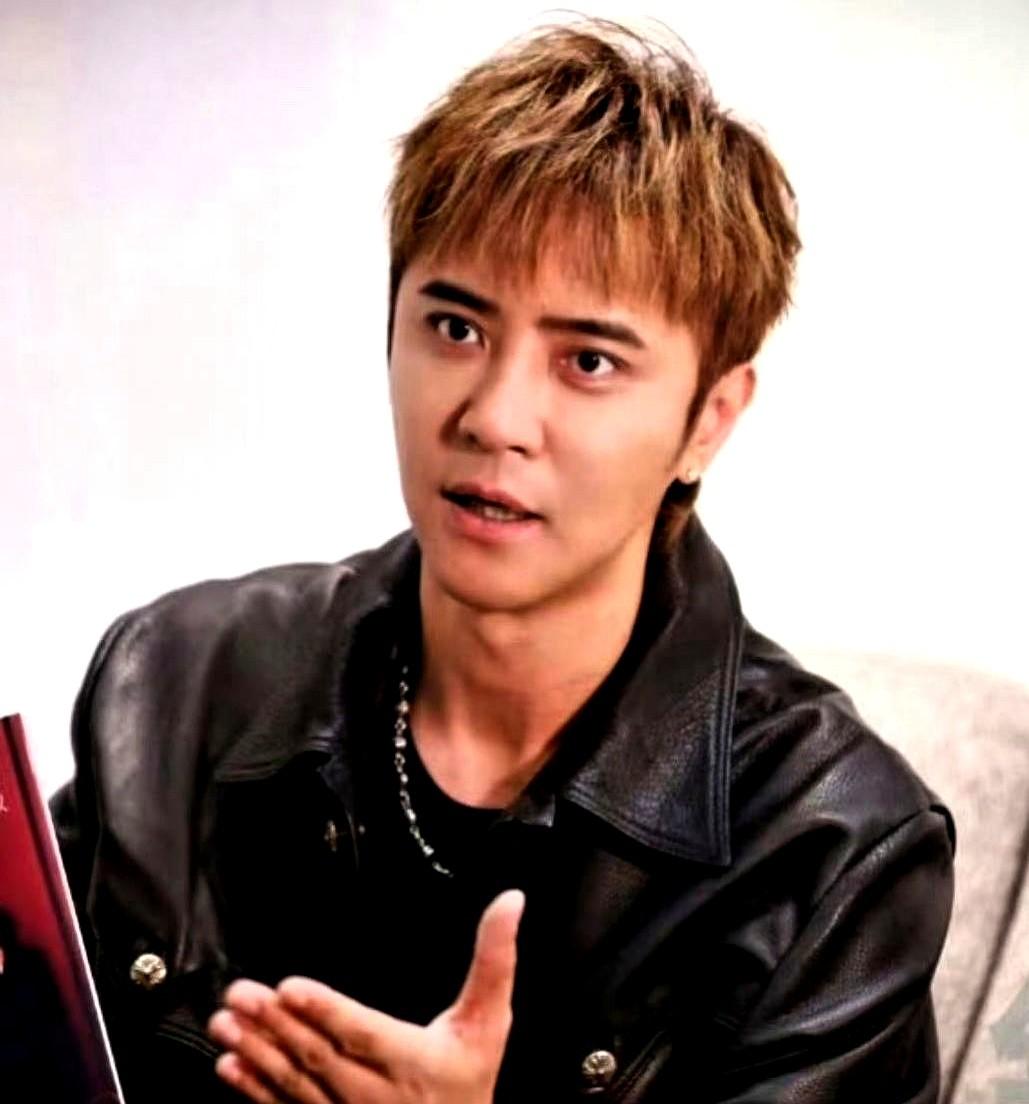 罗志祥立遗嘱。他陪妈妈查阿尔兹海默症时，医生盯着他脑电波说，你知道自己有抑郁症吗