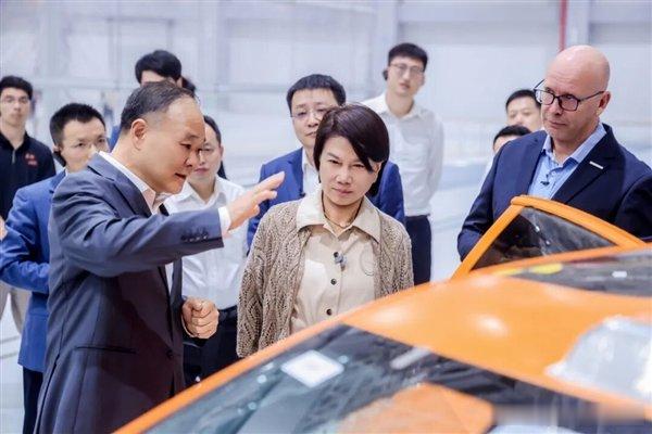 【格力董事长董明珠到访吉利】格力吉利正式达成合作7月3日，吉利控股集团与珠海格力