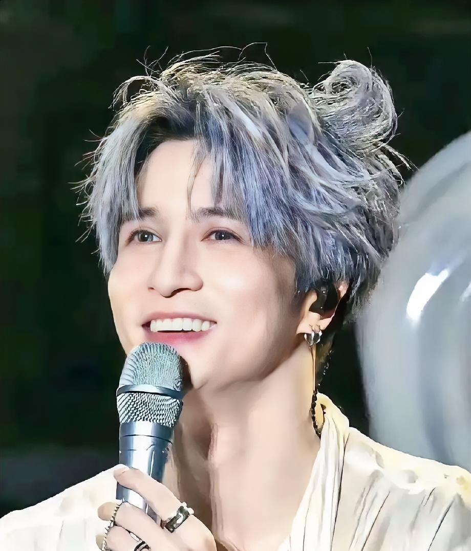 薛之谦出不出名我不评价，但我敢确定一件事：他人品是真不错！之前在《嗨！唱起