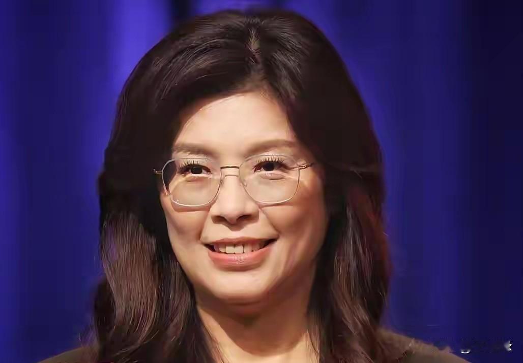 政坛向来信奉赢家通吃，手里没权，再漂亮的口号全是镜花水月。她太懂这个死理，把宝全