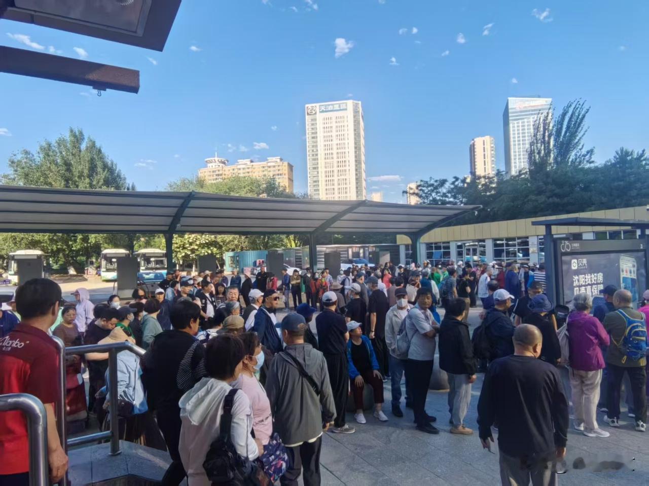 沈阳新开免费公交路线，直达中华寺村大集，坐车的人老多了…今天一早，我直奔奥