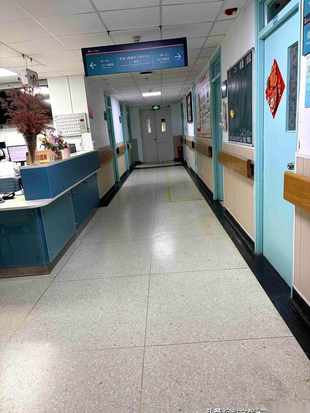 医生拿着片子指给我看的时候，我脑子嗡的一下。他说，你这右边的支气管，就剩这么一