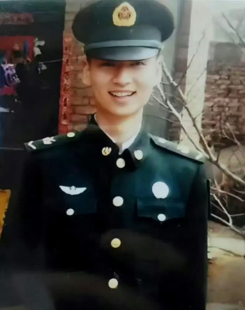 如果没有牺牲，今天是戍边烈士肖思远29岁生日。主要事迹只有19个字却写了英雄的一