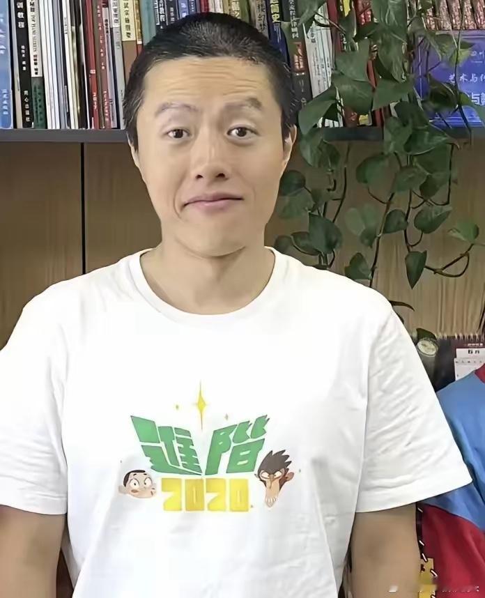 张艺谋又说对了“不合群”的导演饺子，才是娱乐圈真正的“聪明人”，不拿奖才是对待《