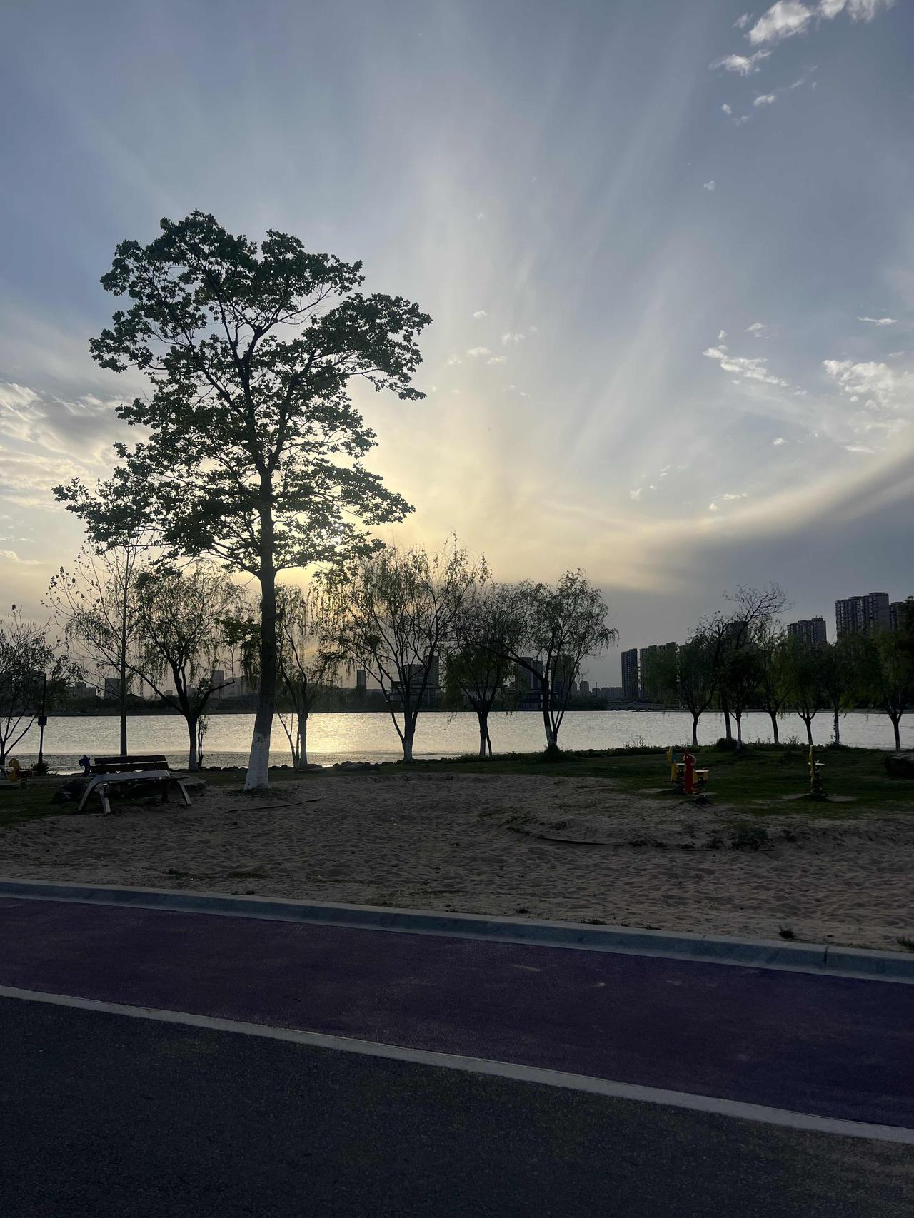 活了40年，才知道风油精还能这样用！昨晚亲测，解决了大烦恼，看完你也试试！如