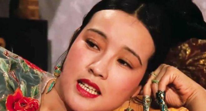十二岁的同治帝，走进门，惊呆了！慈禧床上，男人手捏脚。1868年炎夏，储
