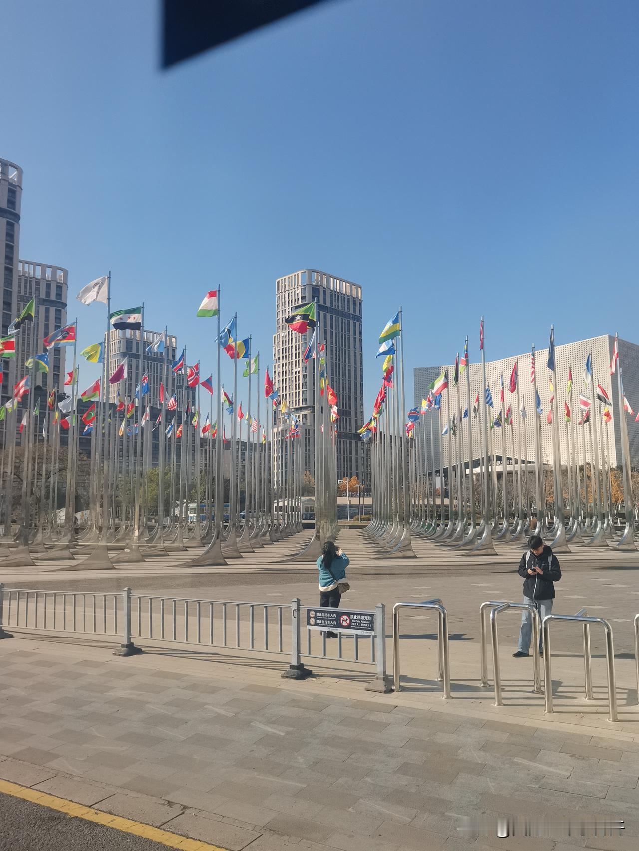 今年来南京最大的感受是房屋中介门市少了很多前年来南京时是从龙江开始的，也是从