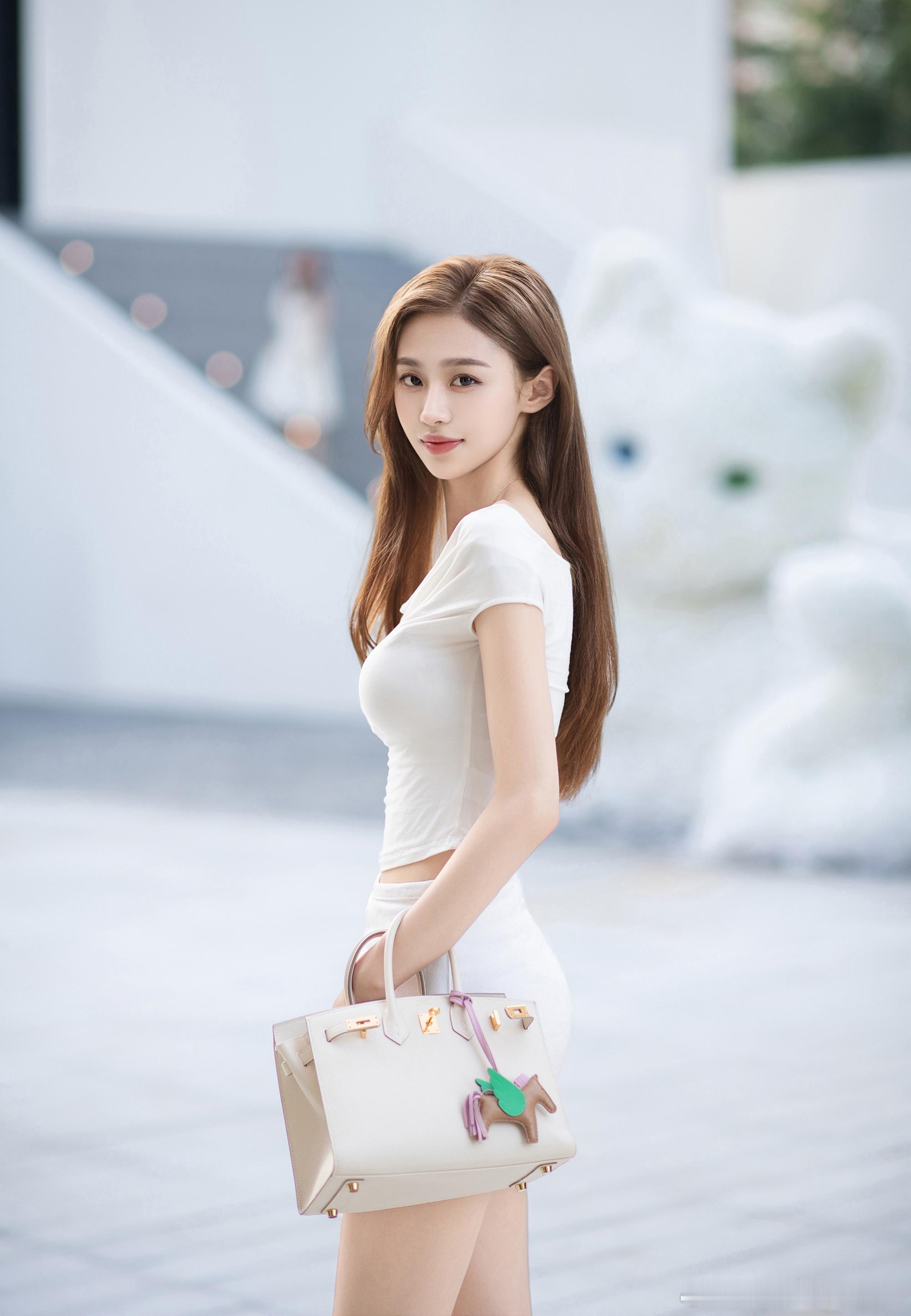 农历七月属虎人出生在农历七月是孤寡命。在农历七月出生属虎的人，命运多舛，一生当中