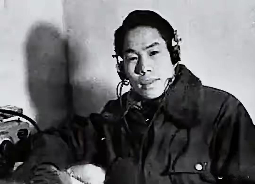 敌特代号0409潜伏一年，李克农调查无果，电费单上的数字露了马脚。1949