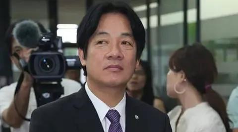 赖清德绝望了！美国关税政策落地前，赖清德屁颠屁颠地把台积拱手奉送给美国，买了美