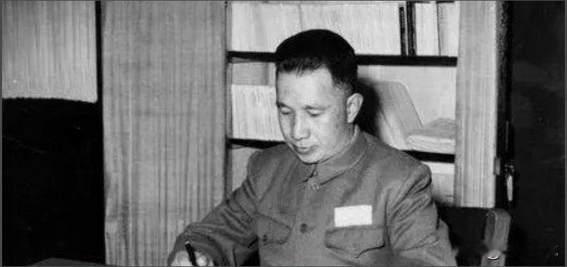 1947年，粟裕打了败仗人人指责，一个33岁小参谋却递上一份报告，粟裕看完：把他