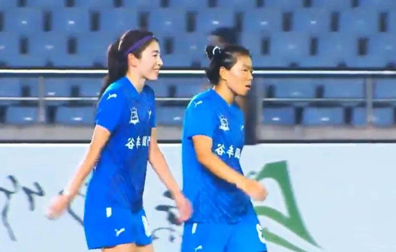 热烈祝贺武汉女足以30分登顶积分榜榜首，一路强势追赶，一路高歌猛进，距离六连冠近