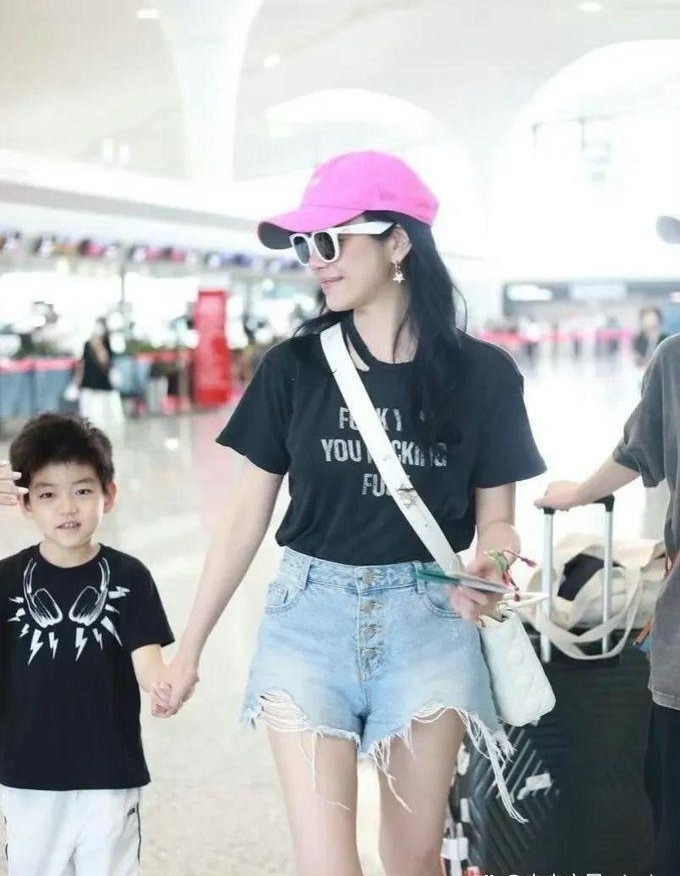 陈晓儿子帅到认不出！年仅8岁身高150，和妈妈陈妍希只相差一个头陈晓和陈妍希，