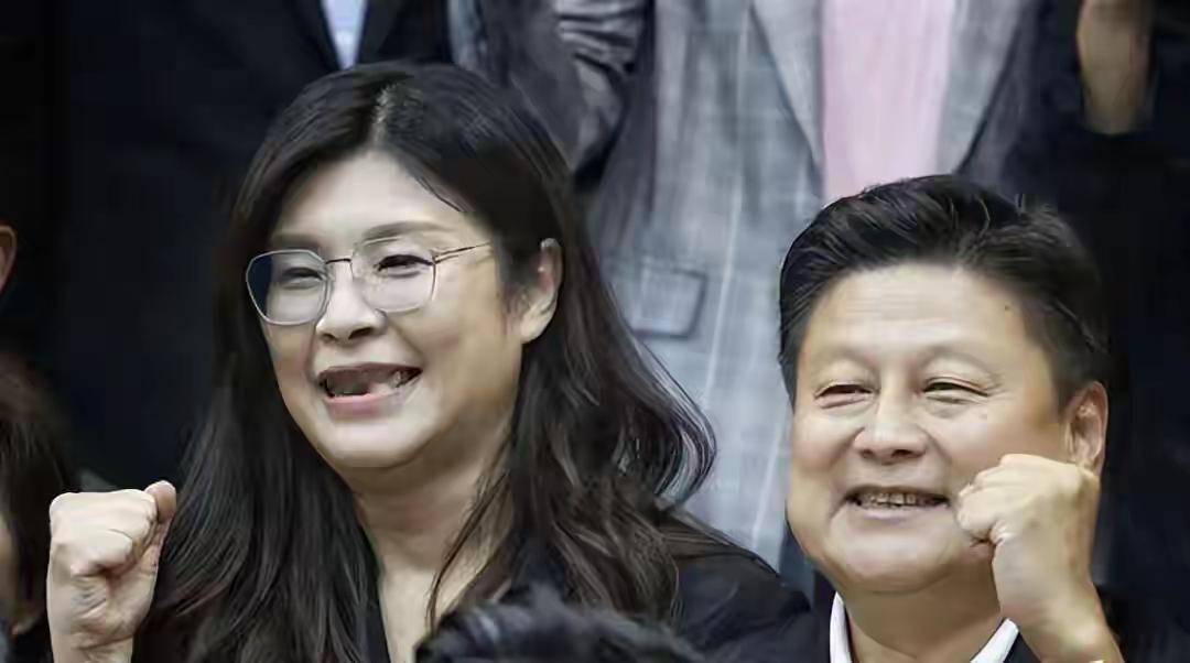 郑丽文祭拜两蒋，侯友谊态度转变；民进党公开“拜鬼”，叫板大陆。在台湾政治的复杂